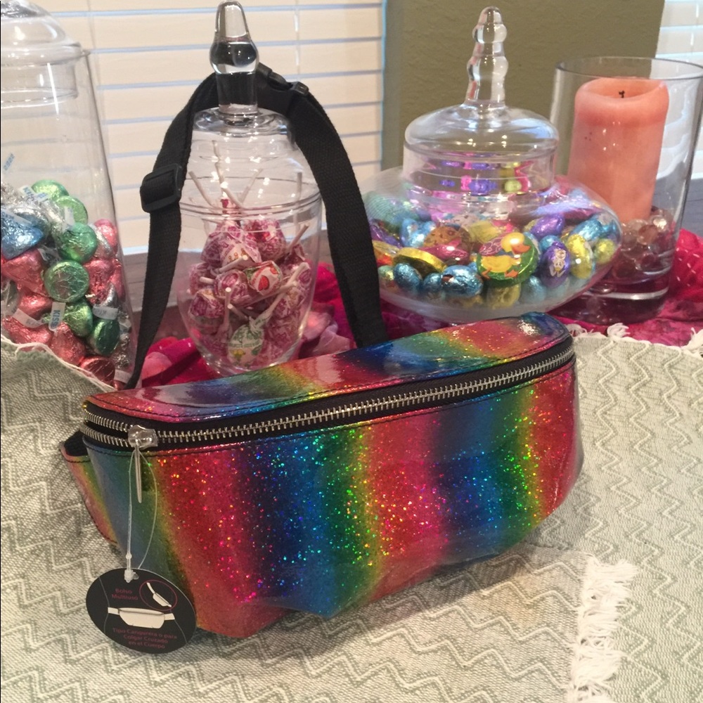 🌈⭐️ NWT Rainbow Fanny Pack ADORABLE! 🌈⭐️